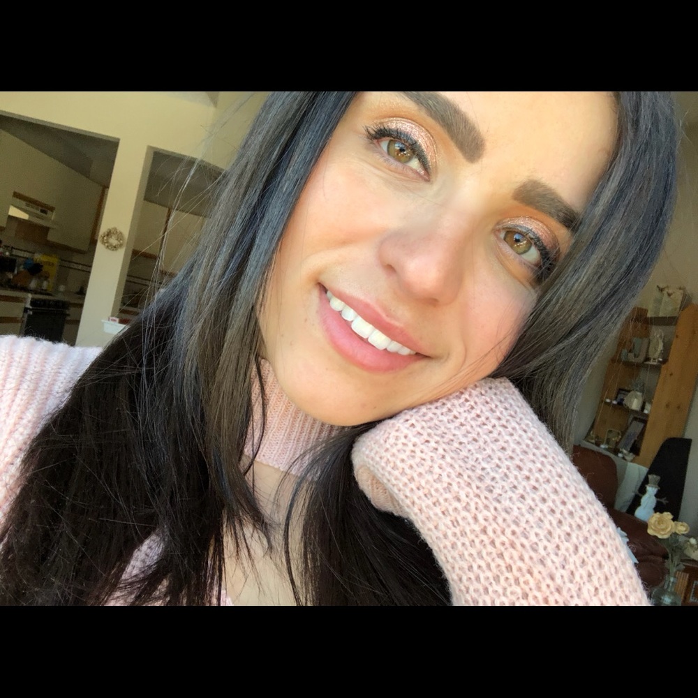 Meet your Posher, Joelle